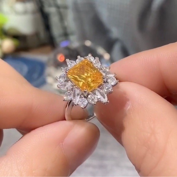 Beautiful Citrine Ring - Picture 3 of 9